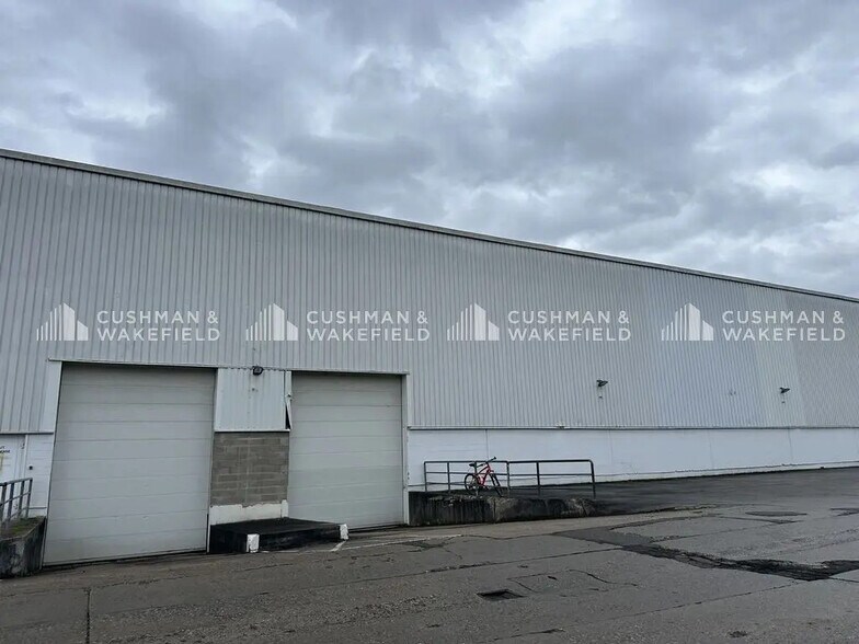 Industrial in Strasbourg for lease - Building Photo - Image 1 of 9