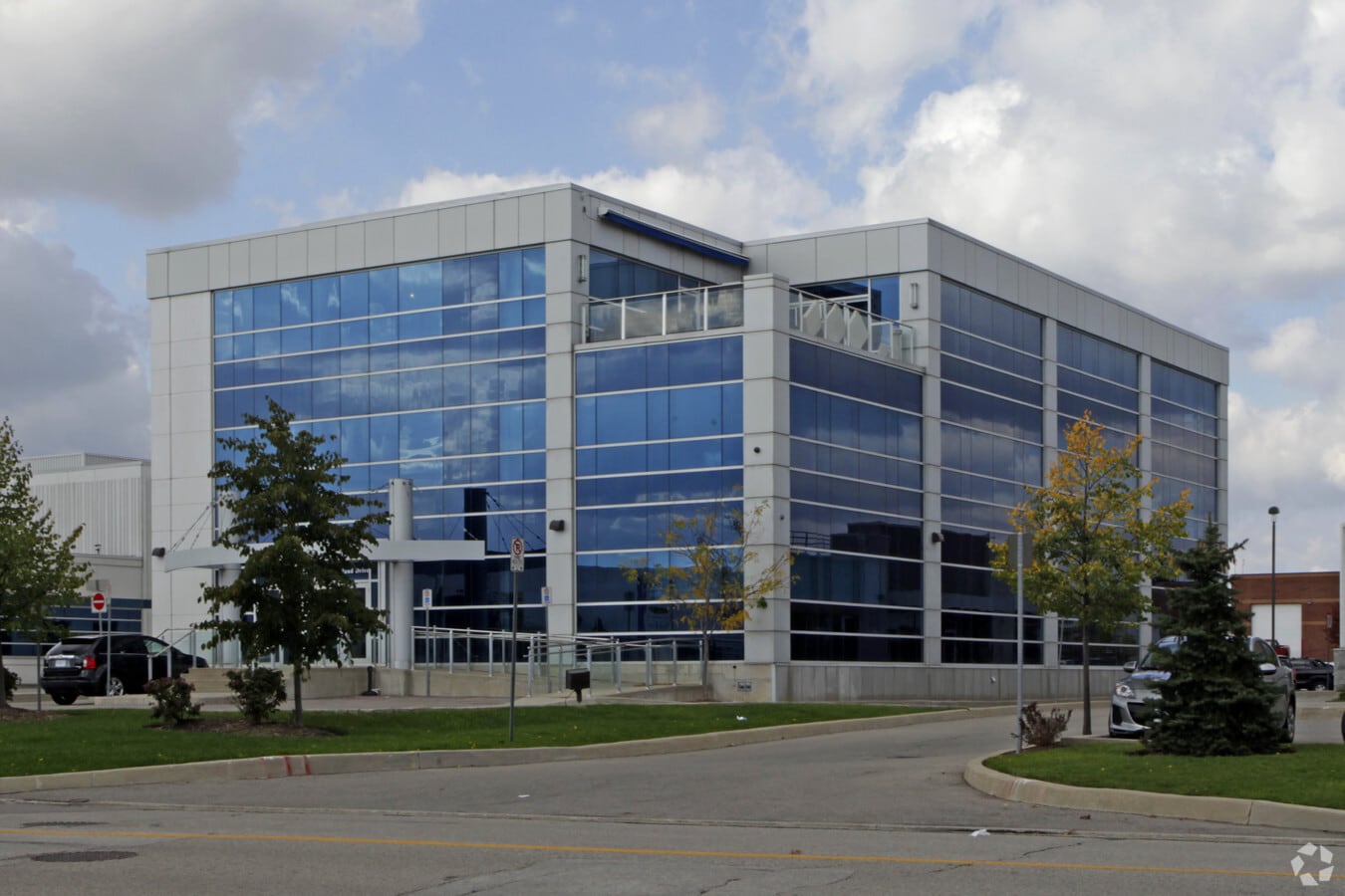 2939 Portland Dr, Oakville, ON L6H 5S4