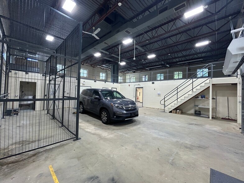 7 Kane Industrial Dr, Hudson, MA for lease - Interior Photo - Image 3 of 7