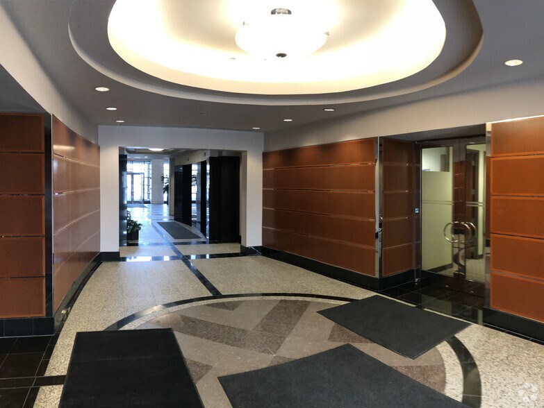 545 Metro Pl S, Dublin, OH for lease - Lobby - Image 2 of 18