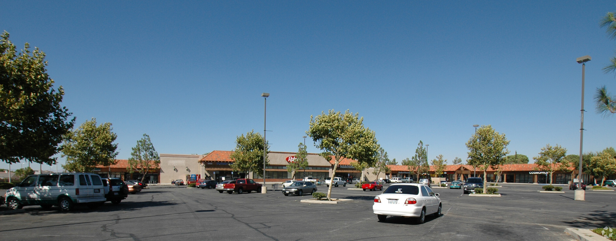 1915-1989 W Avenue L, Lancaster, CA 93534 - Retail for Lease | LoopNet.com