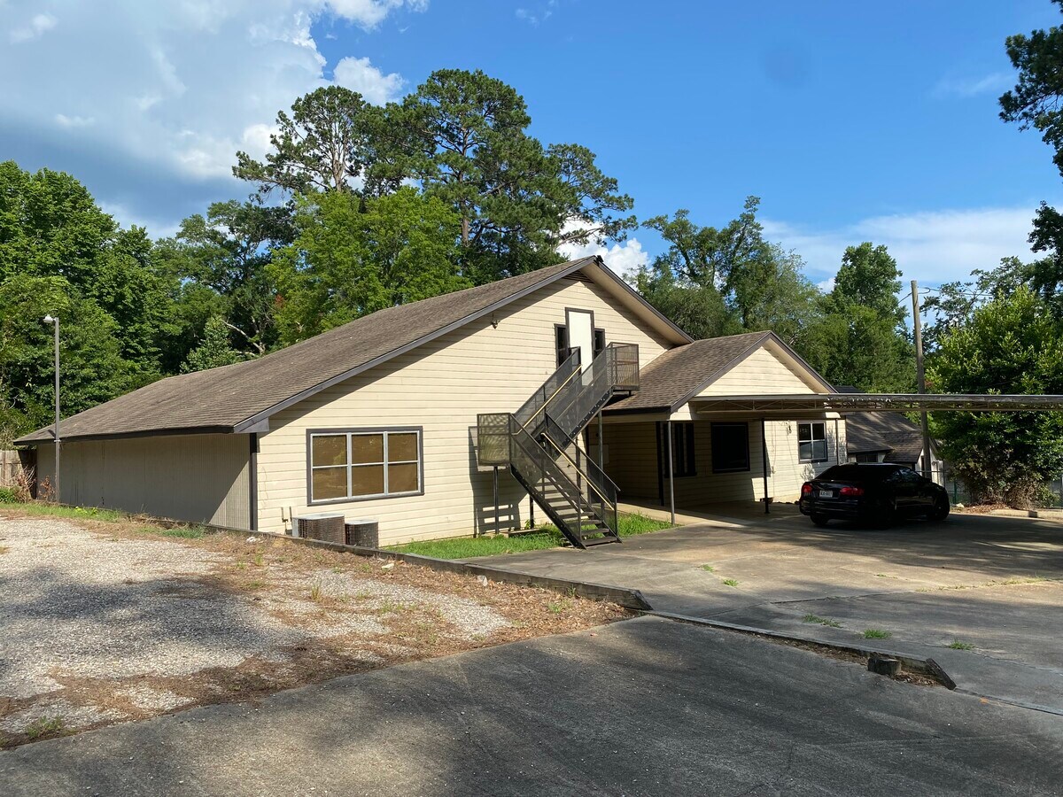 406 1st St, Jasper, TX 75951