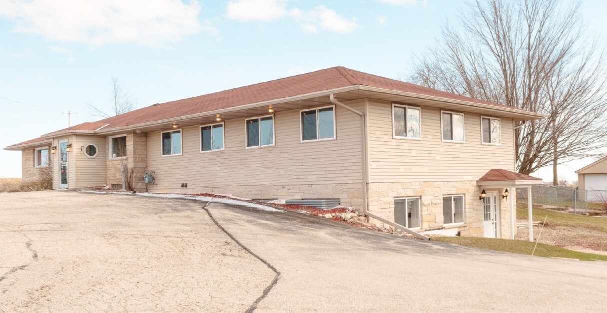 111 Fredonia Ave, Fredonia, WI 53021