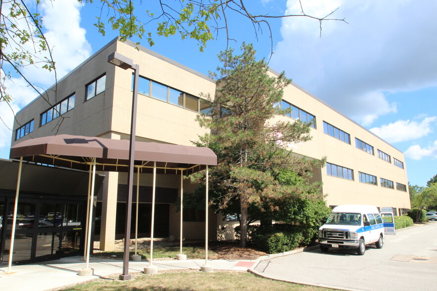 29099-29133 Health Campus Dr, Cleveland, OH for lease - Building Photo - Image 2 of 6