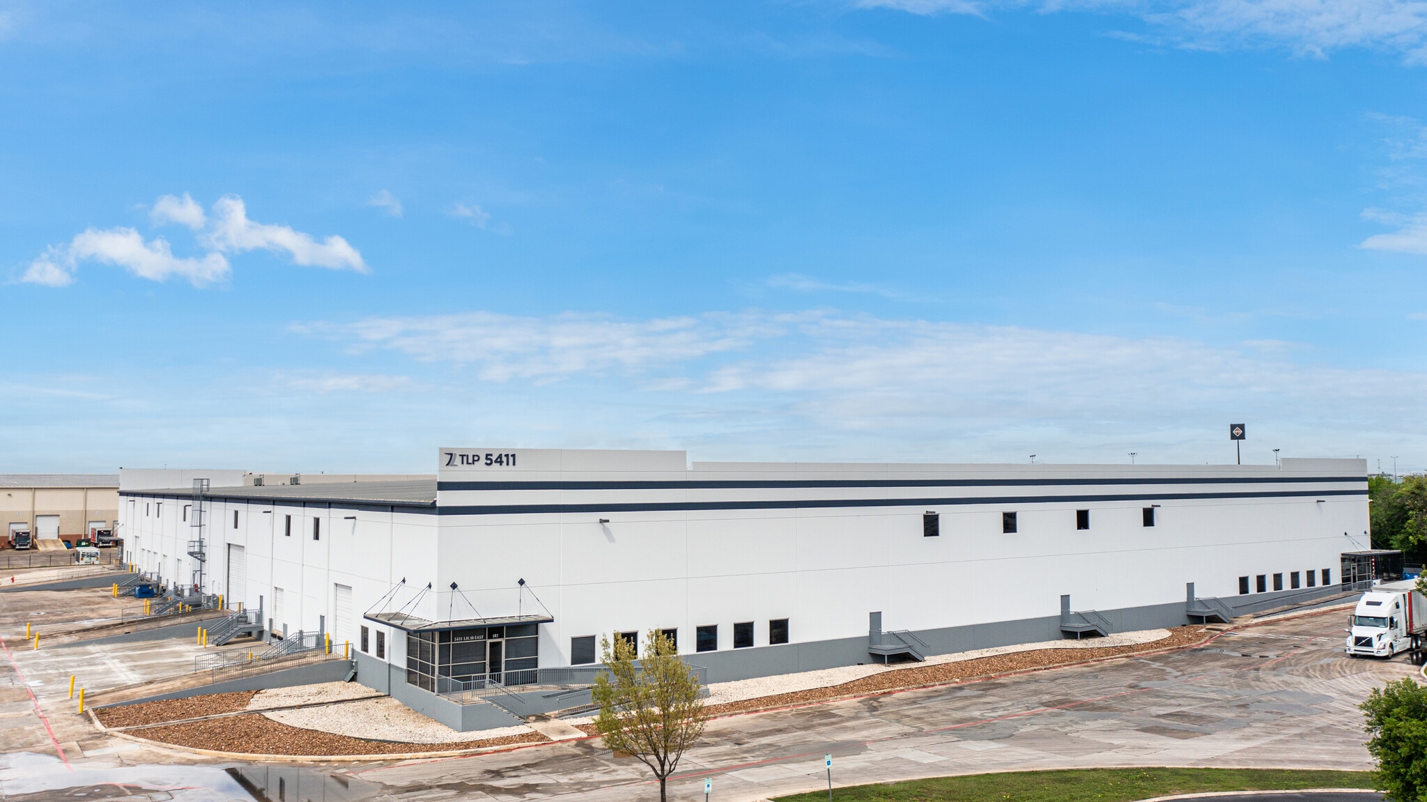 5411 IH-10, San Antonio, TX for lease Building Photo- Image 1 of 9