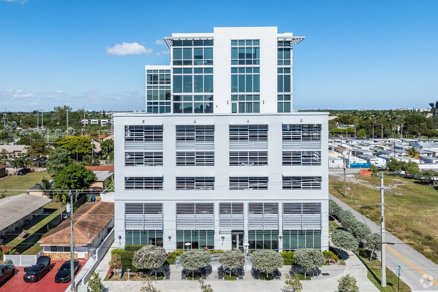 800 SE 4th Ave, Hallandale Beach, FL for lease - Building Photo - Image 2 of 50