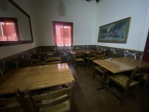 Retail in Barcelona, Barcelona for lease Interior Photo- Image 2 of 4