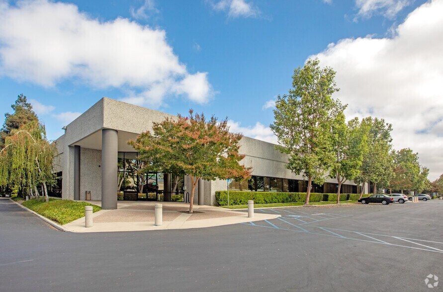 55-85 Nicholson Ln, San Jose, CA for sale - Primary Photo - Image 1 of 1