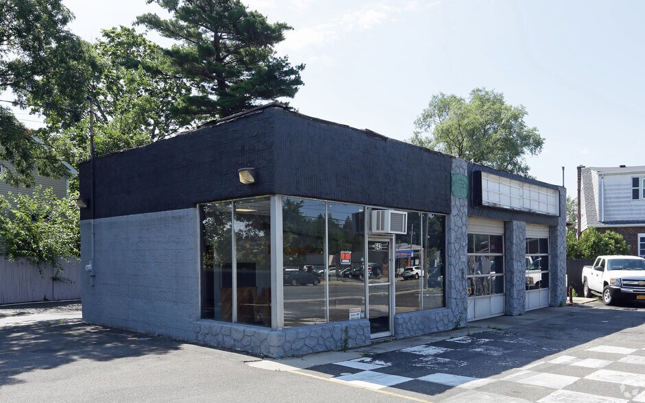 642 Broadway, Massapequa, NY for sale - Primary Photo - Image 1 of 1