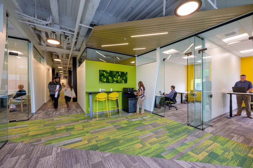 409 Elm, Manchester, NH for lease - Lobby - Image 3 of 12