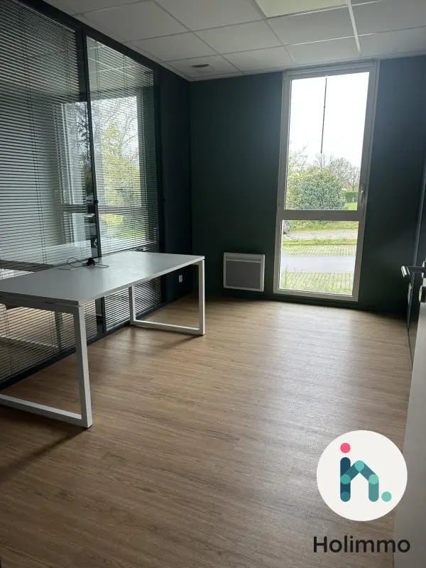 Vente Bureaux 83 m² - Photo 1