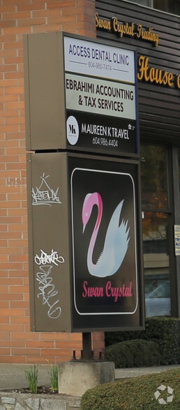 1478-1480 Marine Dr, North Vancouver District, BC for lease - Building Photo - Image 2 of 4