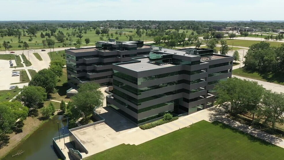 4515 N River Blvd, Cedar Rapids, IA 52402 Edgewood Pointe Towers