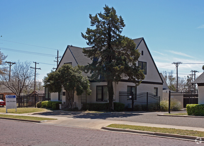 2401 20th St, Lubbock, TX for lease - Building Photo - Image 3 of 12