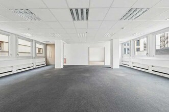 Office in Paris for lease Interior Photo- Image 2 of 9