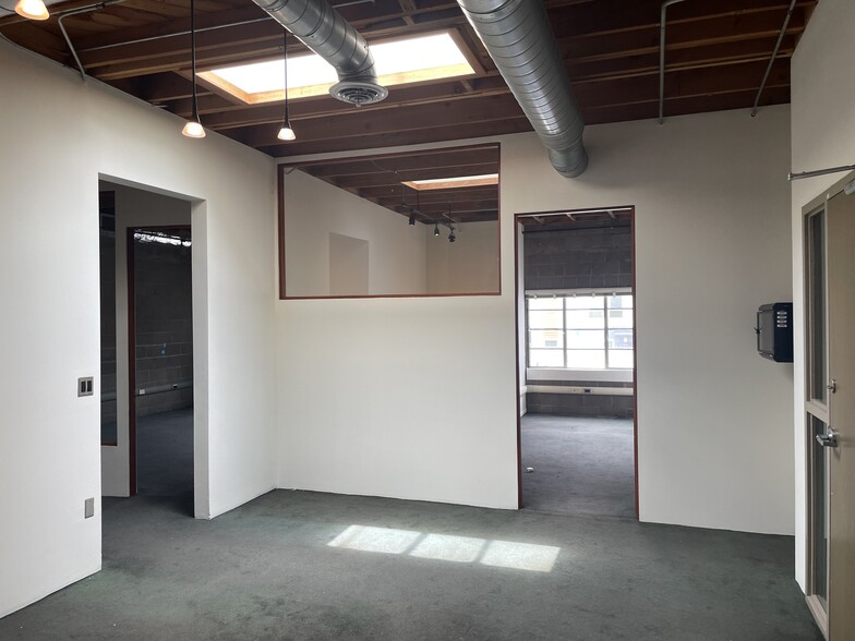 5625-5633 Hollywood Blvd, Hollywood, CA for lease - Interior Photo - Image 1 of 7