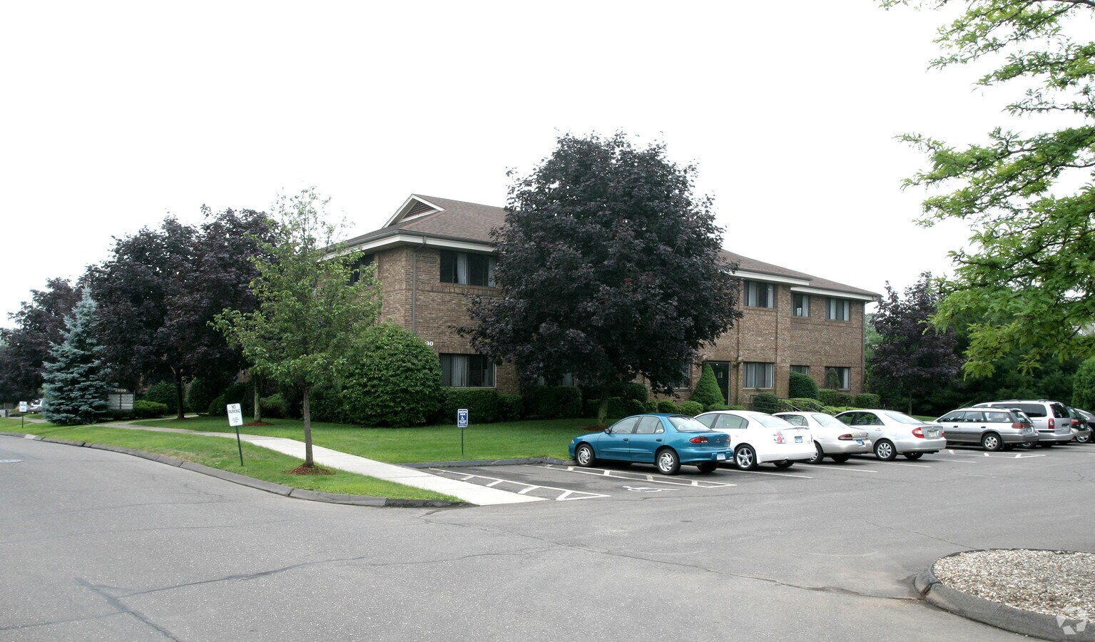 10801092 Elm St, Rocky Hill, CT 06067 West Elm Office Commons