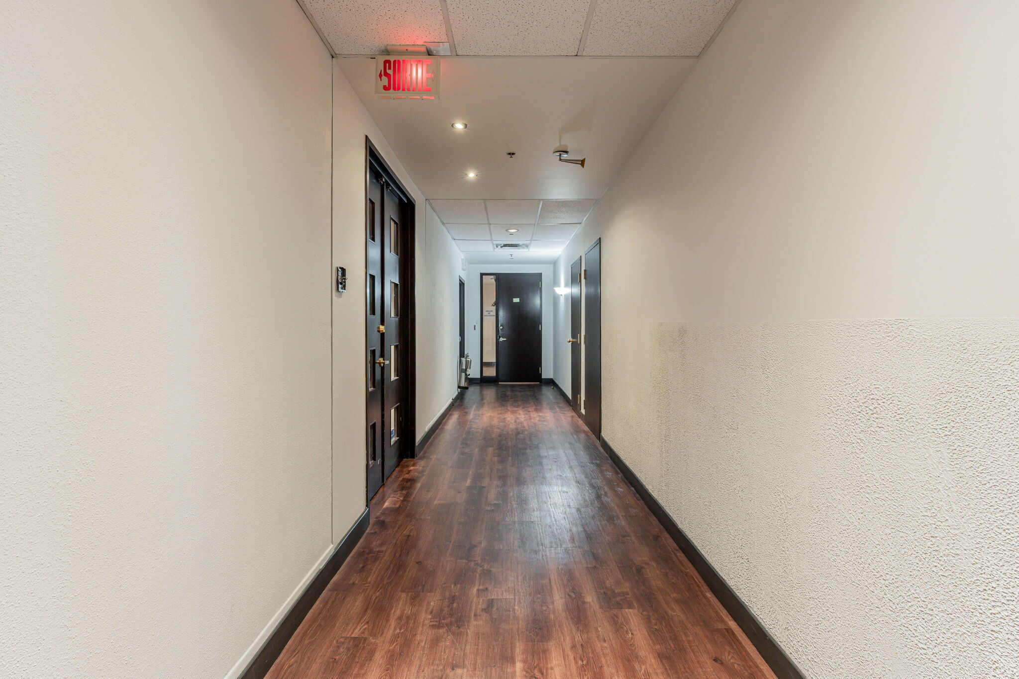 501-507 Pl d'Armes, Montréal, QC for lease Building Photo- Image 1 of 30