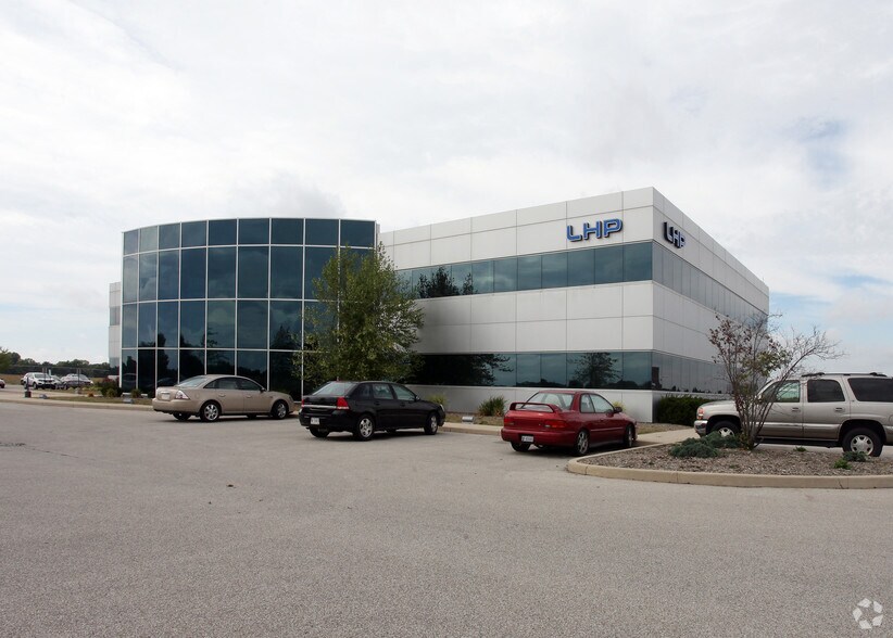 1888 Poshard Dr, Columbus, IN for sale - Primary Photo - Image 1 of 1