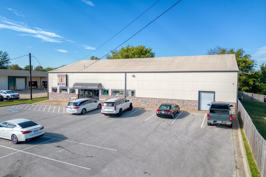 462 E Henri De Tonti Blvd, Springdale, AR for sale - Building Photo - Image 1 of 41