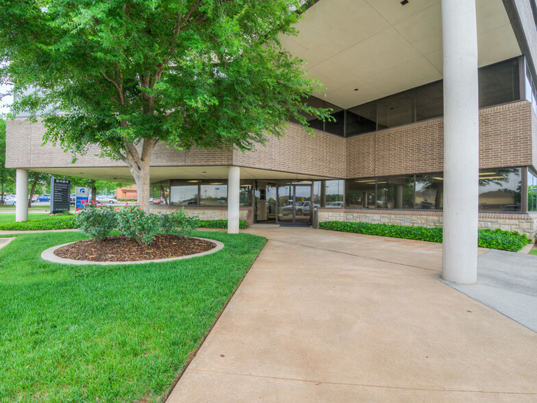 2424 Springer Dr, Norman, OK for lease - Building Photo - Image 3 of 19