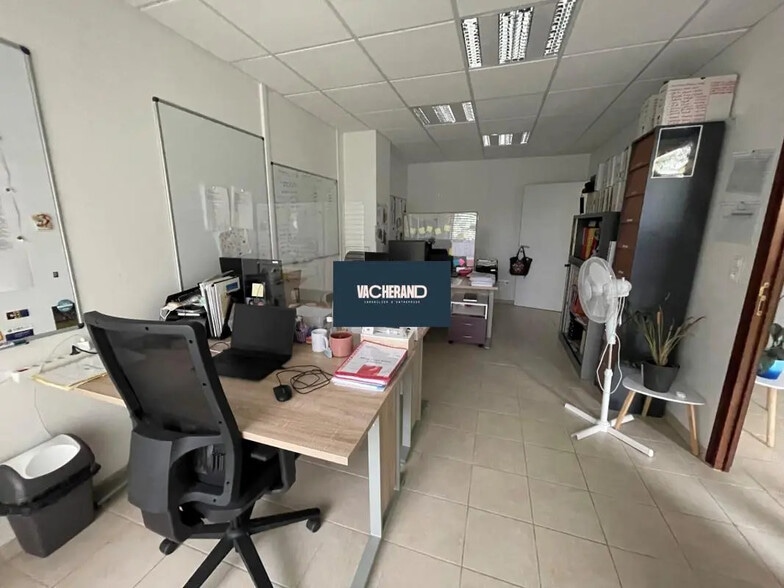 Retail in Maubeuge for sale - Interior Photo - Image 1 of 4