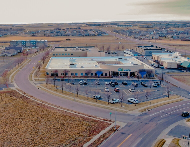 3901 N Louise Ave, Sioux Falls, SD for lease - Building Photo - Image 2 of 17