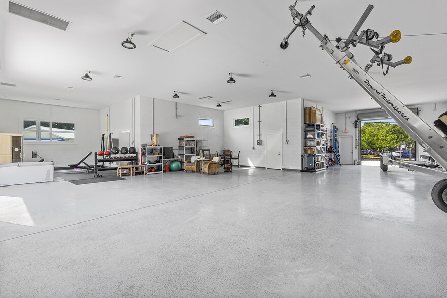 319 SE Florida St, Stuart, FL for sale - Interior Photo - Image 1 of 11