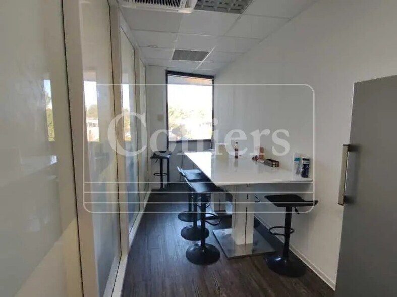 Office in Aix-en-Provence for lease - Interior Photo - Image 3 of 9