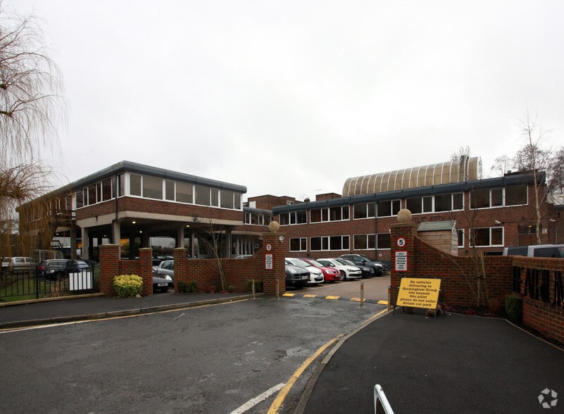 4 Curtis Rd, Dorking for lease - Building Photo - Image 3 of 26