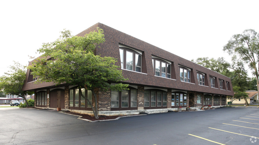 95 W Grand Ave, Lake Villa, IL for lease - Building Photo - Image 2 of 10