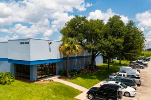9842-9860 Currie Davis Dr, Tampa FL - Warehouse