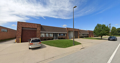 350-360 Lively Blvd, Elk Grove Village, IL for lease Building Photo- Image 1 of 1