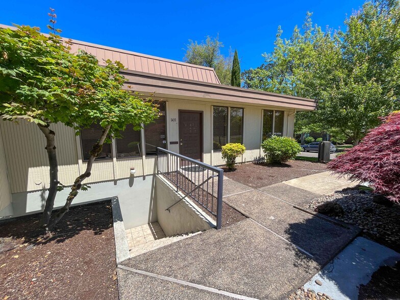 1431-1449 Liberty St, Salem, OR for lease - Building Photo - Image 2 of 36