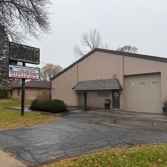 4919 W Good Hope Rd, Milwaukee, WI for lease - Primary Photo - Image 1 of 2