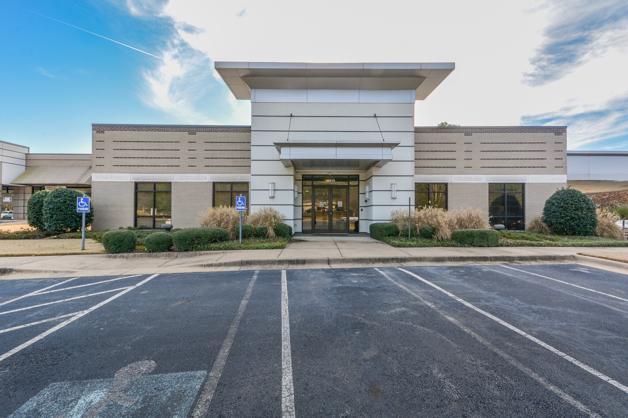 12915 Cantrell Rd, Little Rock, AR 72223 Former Bank/Office Building