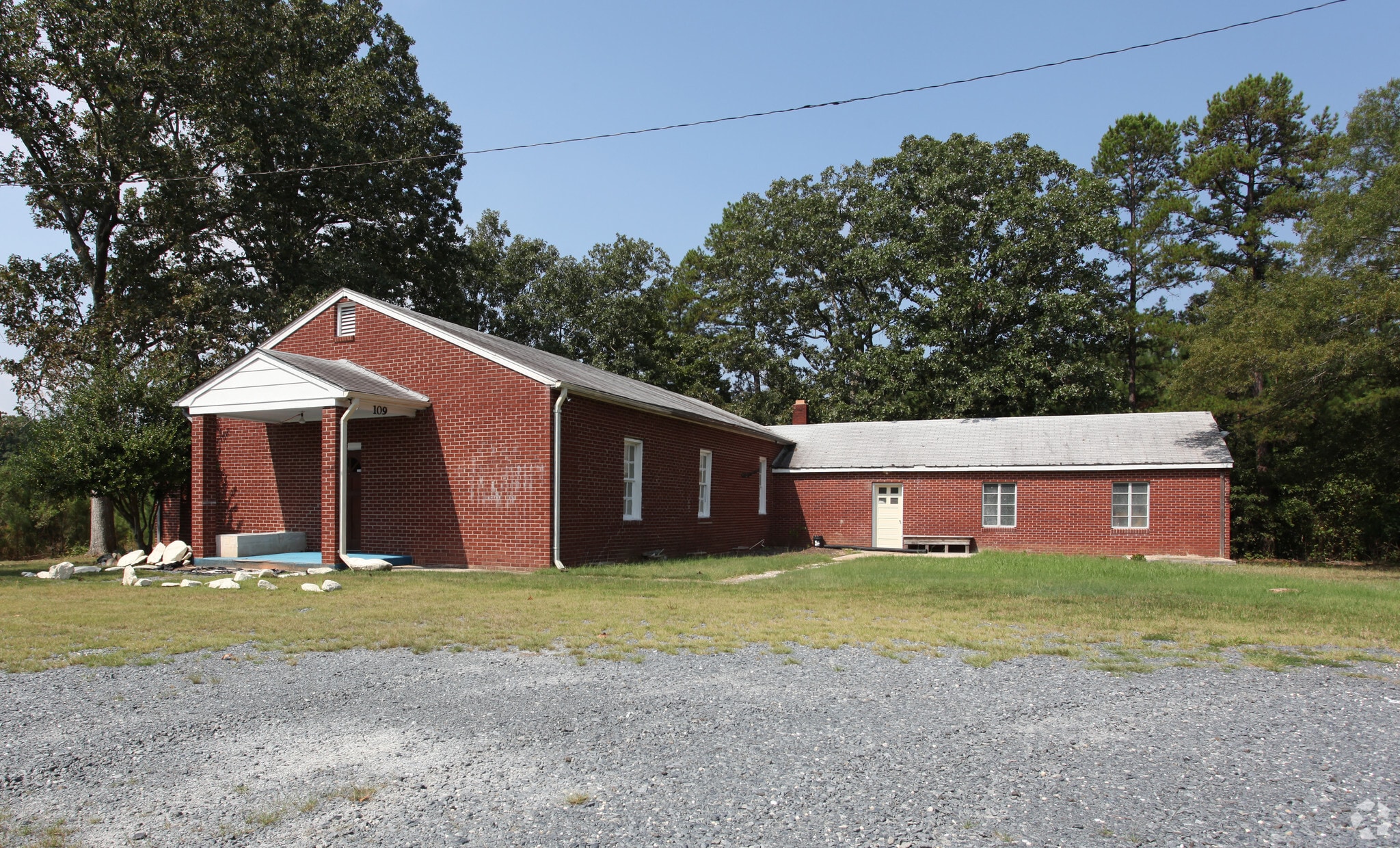 109 Burney Rd, Seagrove, NC for lease Primary Photo- Image 1 of 19