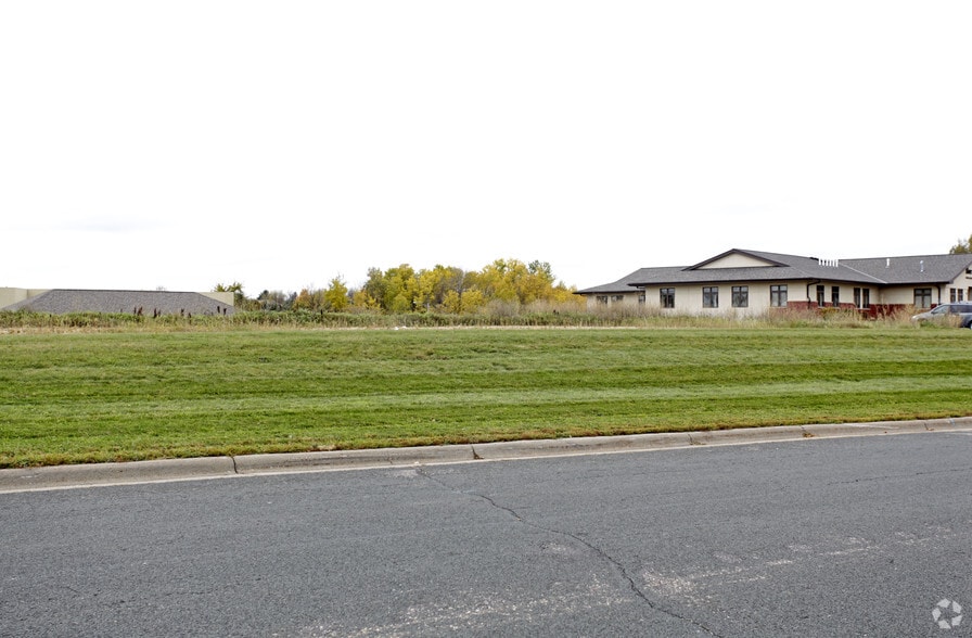 1001 18th Ave NW, Austin, MN for sale - Building Photo - Image 2 of 4