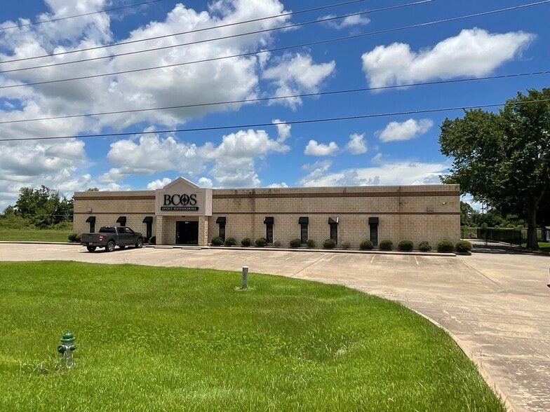 1111 Anchor Rd, Angleton, TX for lease - Building Photo - Image 1 of 11