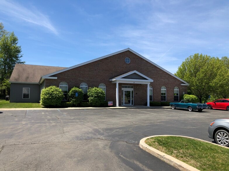 4 Halfmoon Executive Park Dr, Clifton Park, NY for sale - Building Photo - Image 1 of 1