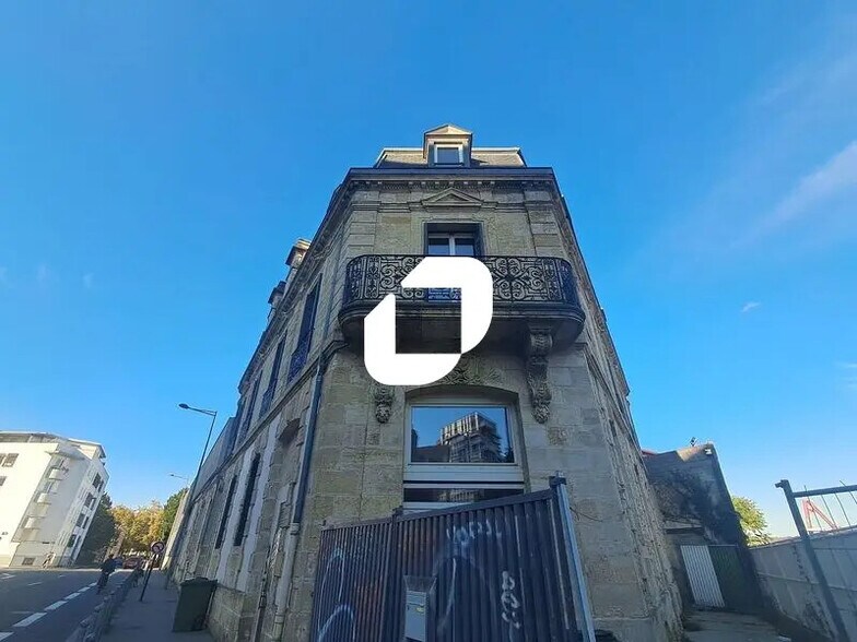 Office in Bordeaux for lease - Building Photo - Image 2 of 9