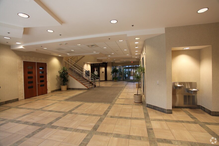 2500 N Buffalo Dr, Las Vegas, NV for lease - Lobby - Image 2 of 13