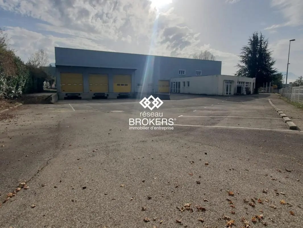 Flex in Annecy for lease Building Photo- Image 1 of 10