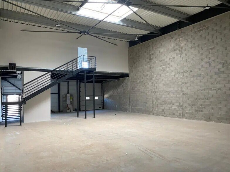 Industrial in Brignoles for lease - Interior Photo - Image 2 of 4