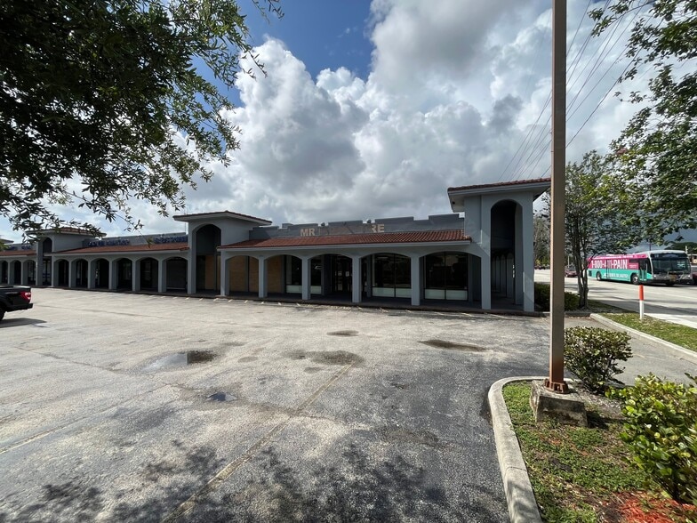 5906-5972 Pembroke Rd, Hollywood, FL for lease - Building Photo - Image 1 of 6
