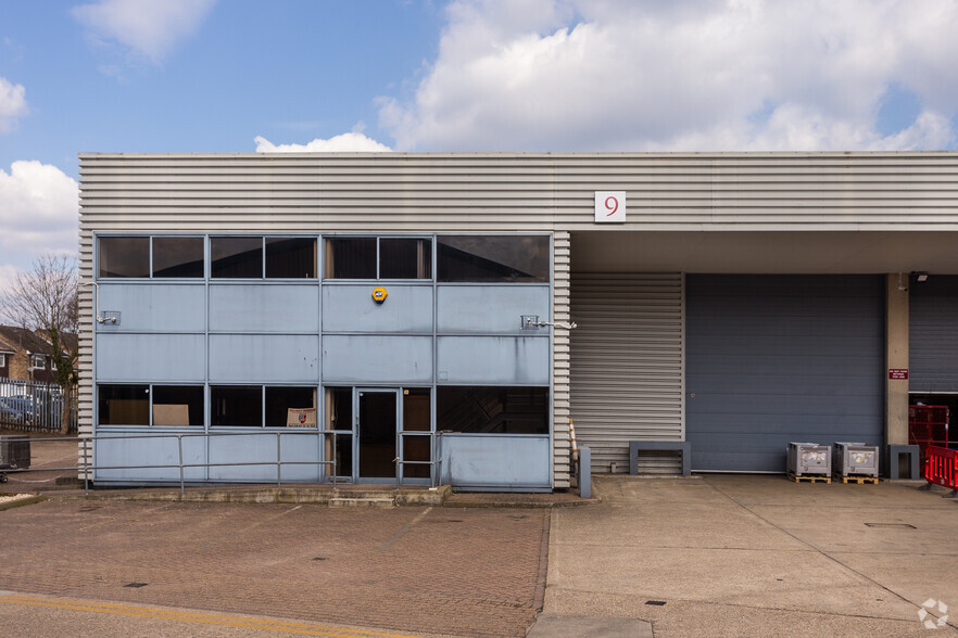 Perth Ave, Slough for lease - Building Photo - Image 2 of 4