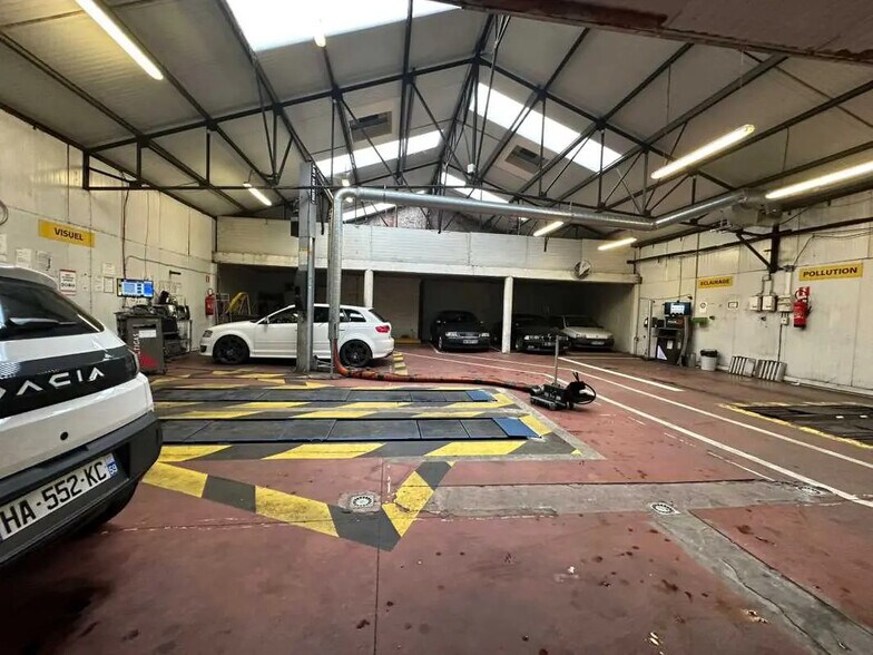 Office in Lille for lease - Building Photo - Image 2 of 9