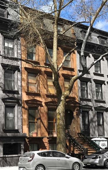 213 Lafayette Ave, Brooklyn, NY for sale - Primary Photo - Image 1 of 1