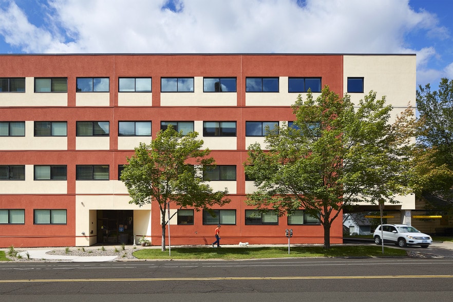 555 Park St, Saint Paul, MN for lease - Building Photo - Image 3 of 4