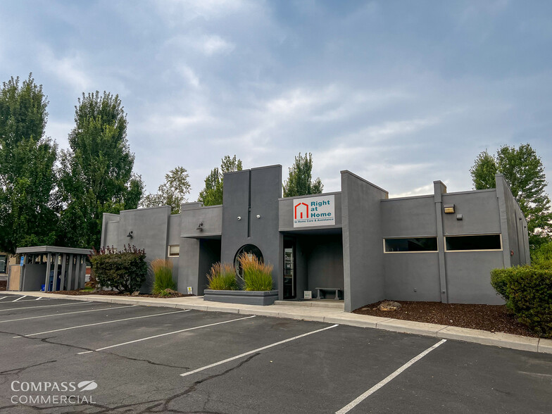 2195 NE Professional Ct, Bend, OR for lease - Building Photo - Image 2 of 9